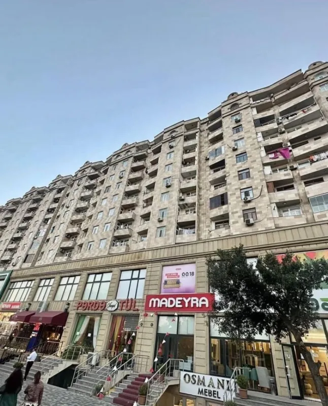 Satılır 3 otaqlı mənzil 138 m²