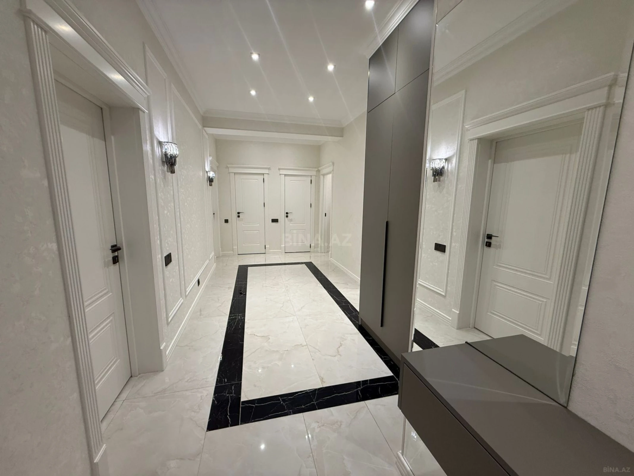 Satılır 3 otaqlı mənzil 138 m²