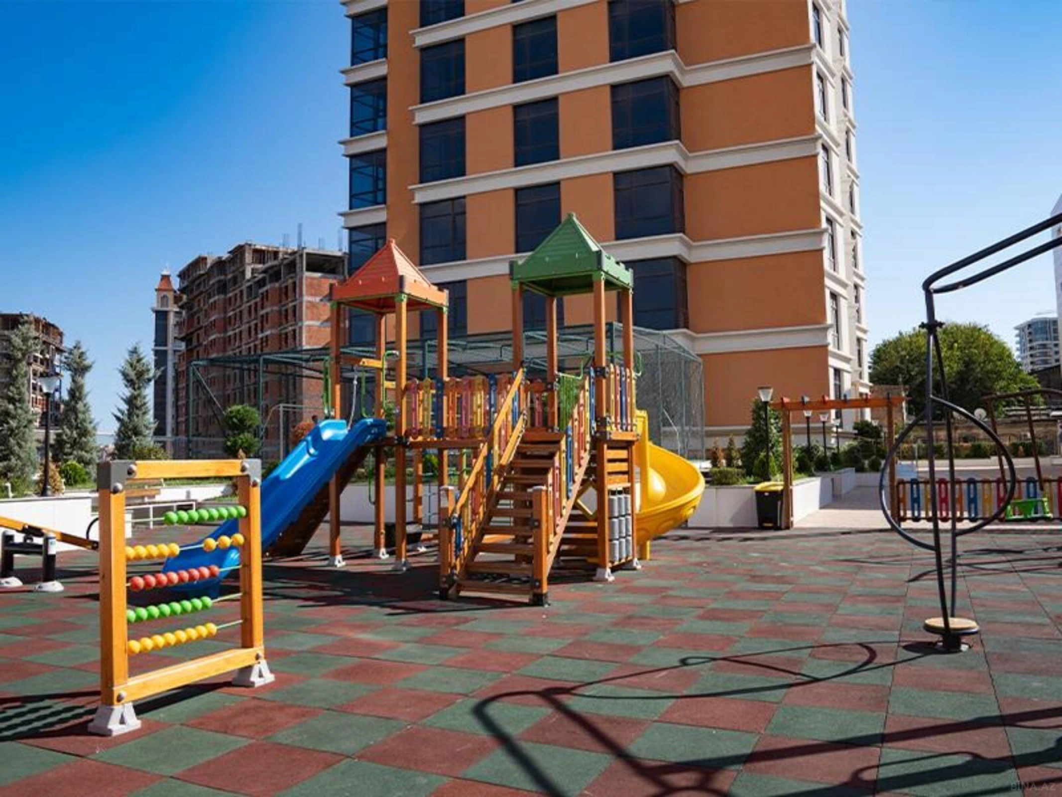 Satılır 3 otaqlı mənzil 130 m²