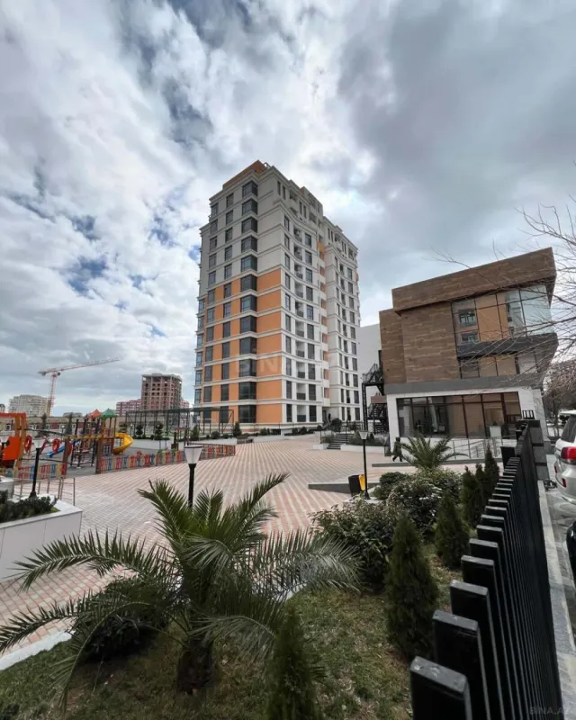 Satılır 3 otaqlı mənzil 130 m²