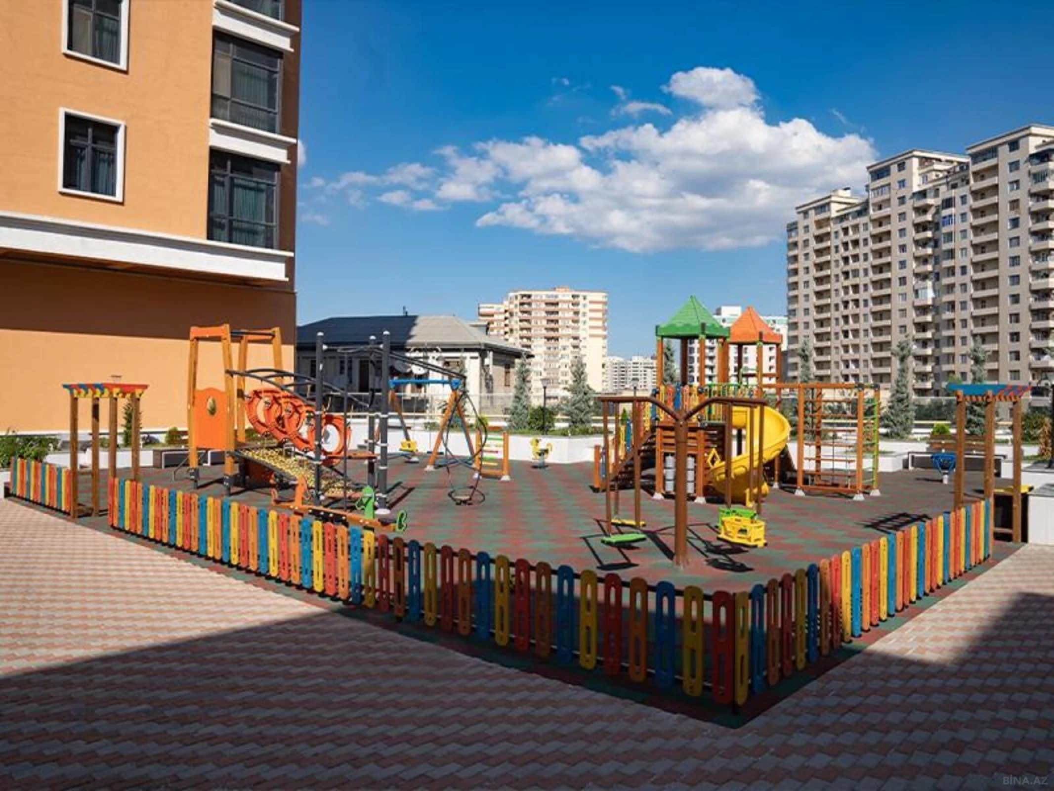 Satılır 3 otaqlı mənzil 130 m²