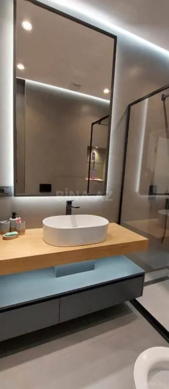 Satılır 3 otaqlı mənzil 130 m²