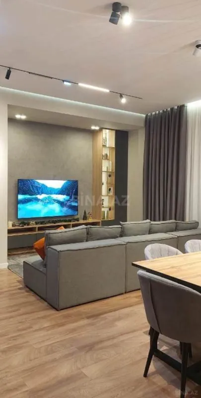 Satılır 3 otaqlı mənzil 130 m²