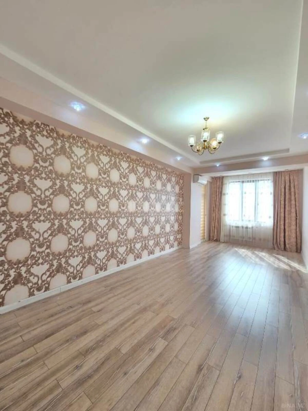 Satılır 2 otaqlı mənzil 110 m²