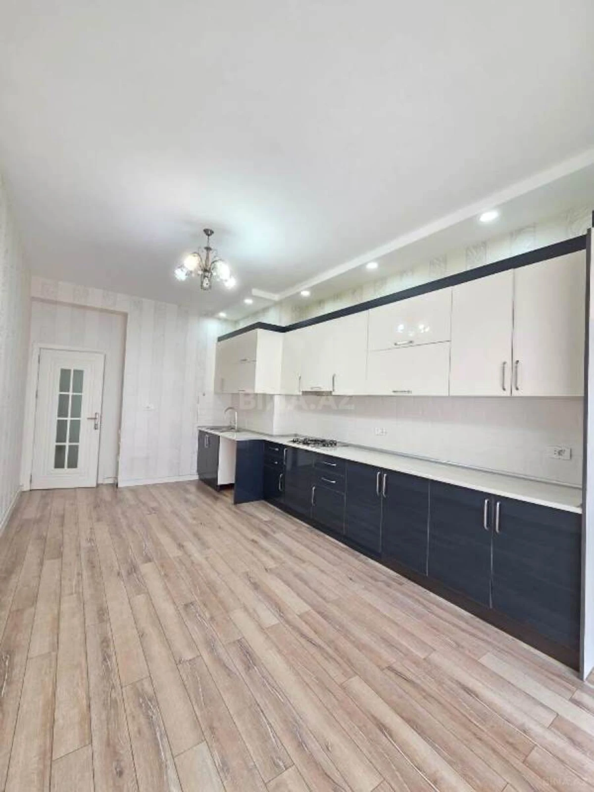 Satılır 2 otaqlı mənzil 110 m²