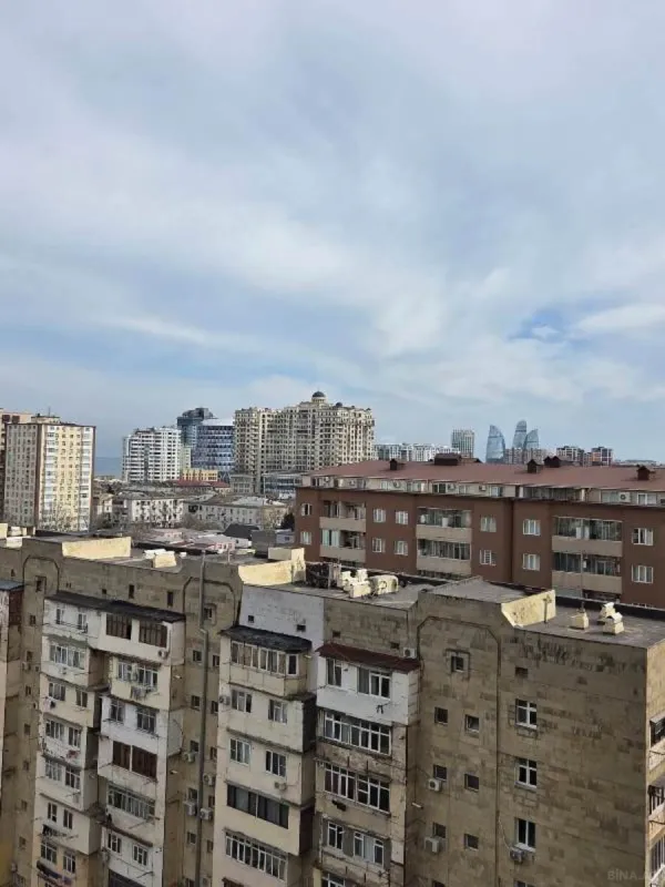 Satılır 2 otaqlı mənzil 110 m²