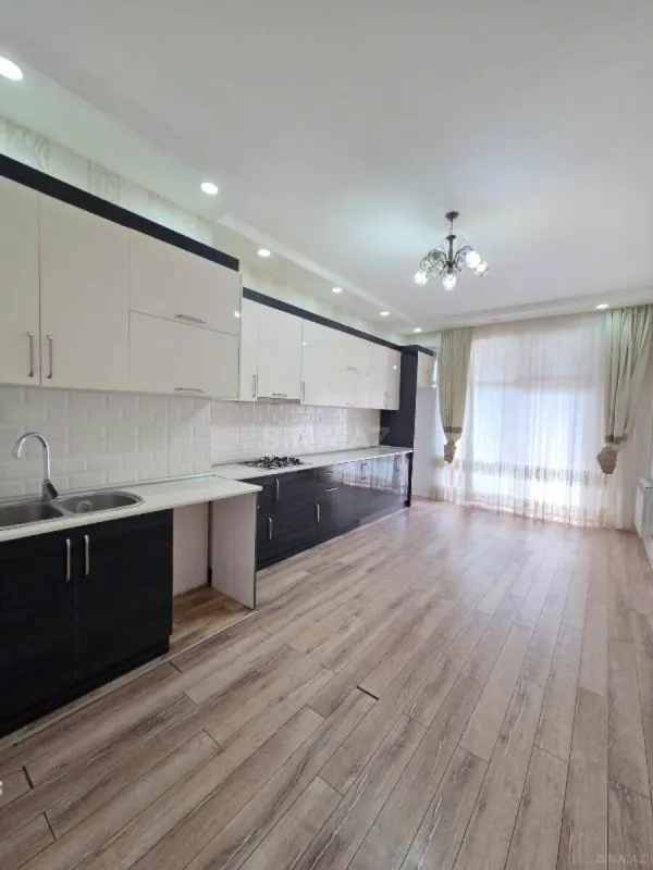 Satılır 2 otaqlı mənzil 110 m²