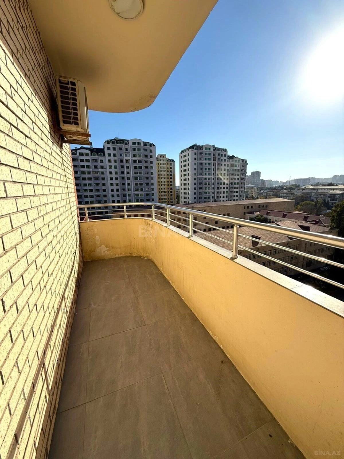 Satılır 3 otaqlı mənzil 116 m²