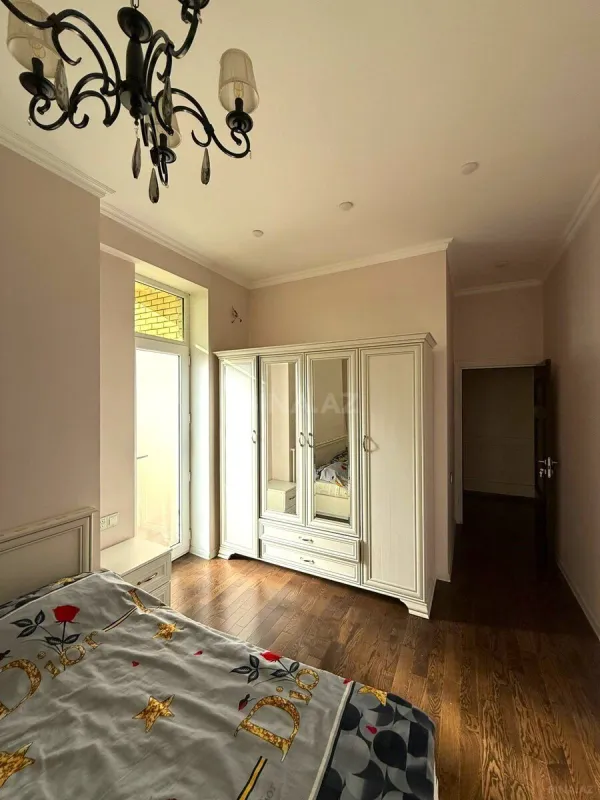 Satılır 3 otaqlı mənzil 116 m²