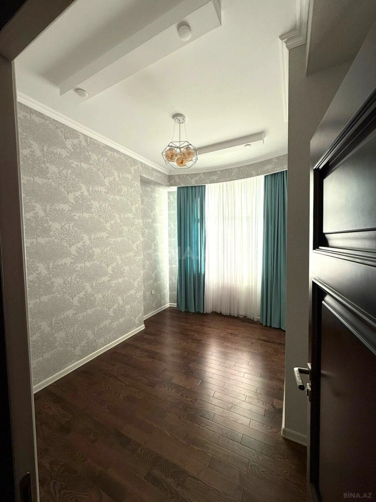 Satılır 3 otaqlı mənzil 116 m²