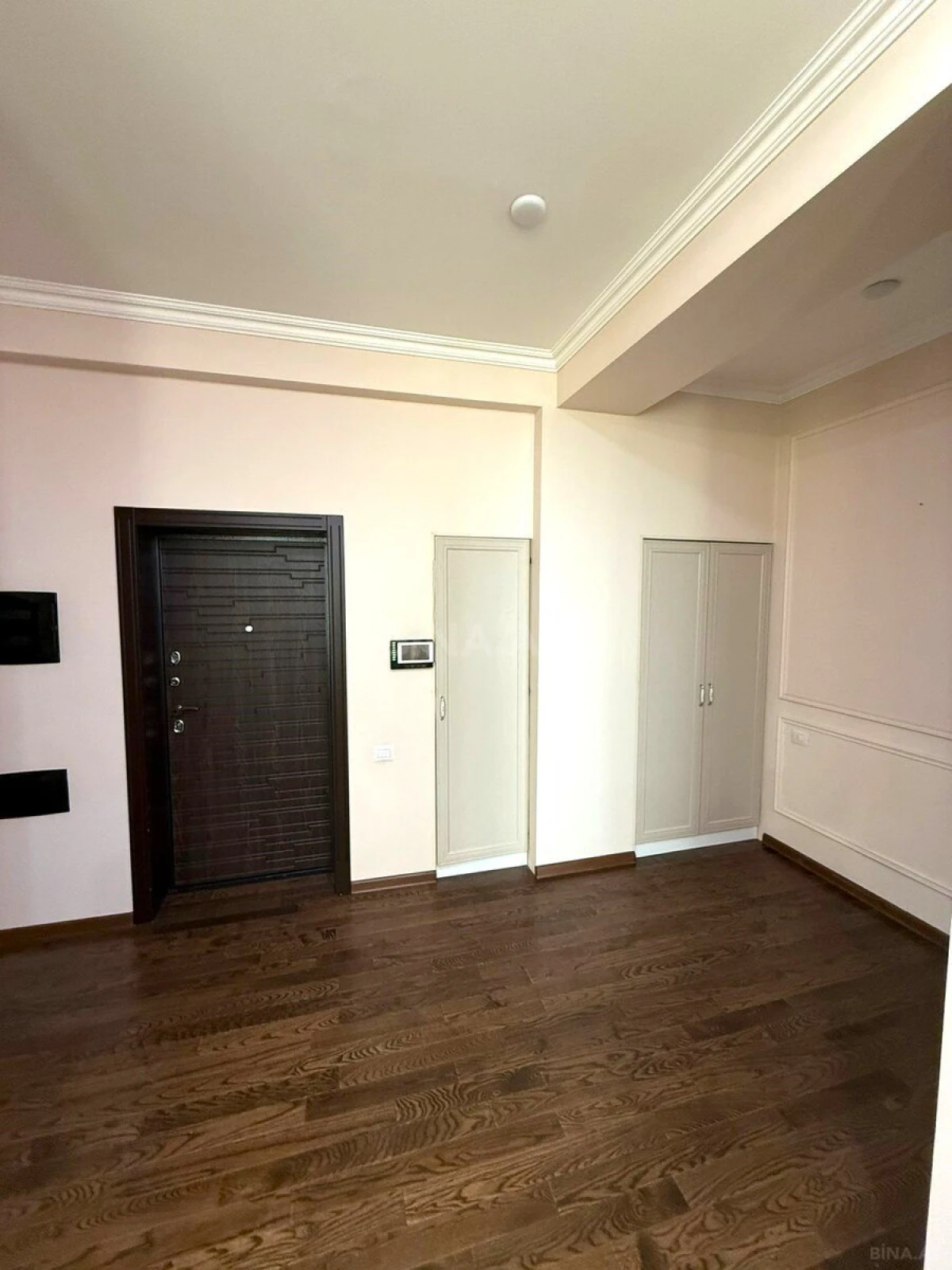 Satılır 3 otaqlı mənzil 116 m²