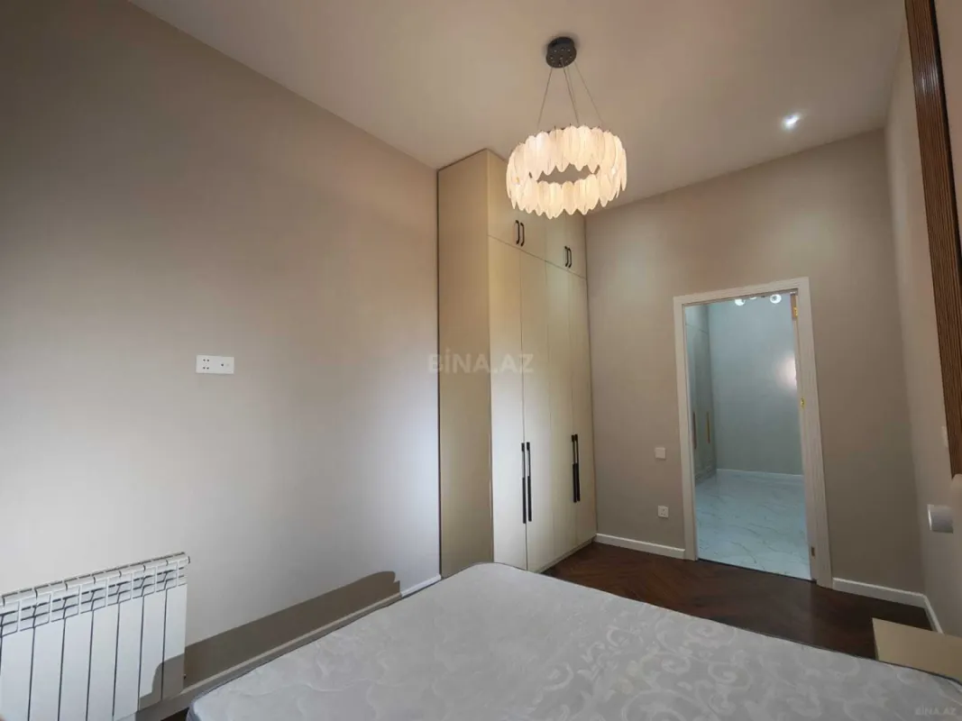 Satılır 3 otaqlı mənzil 130 m²