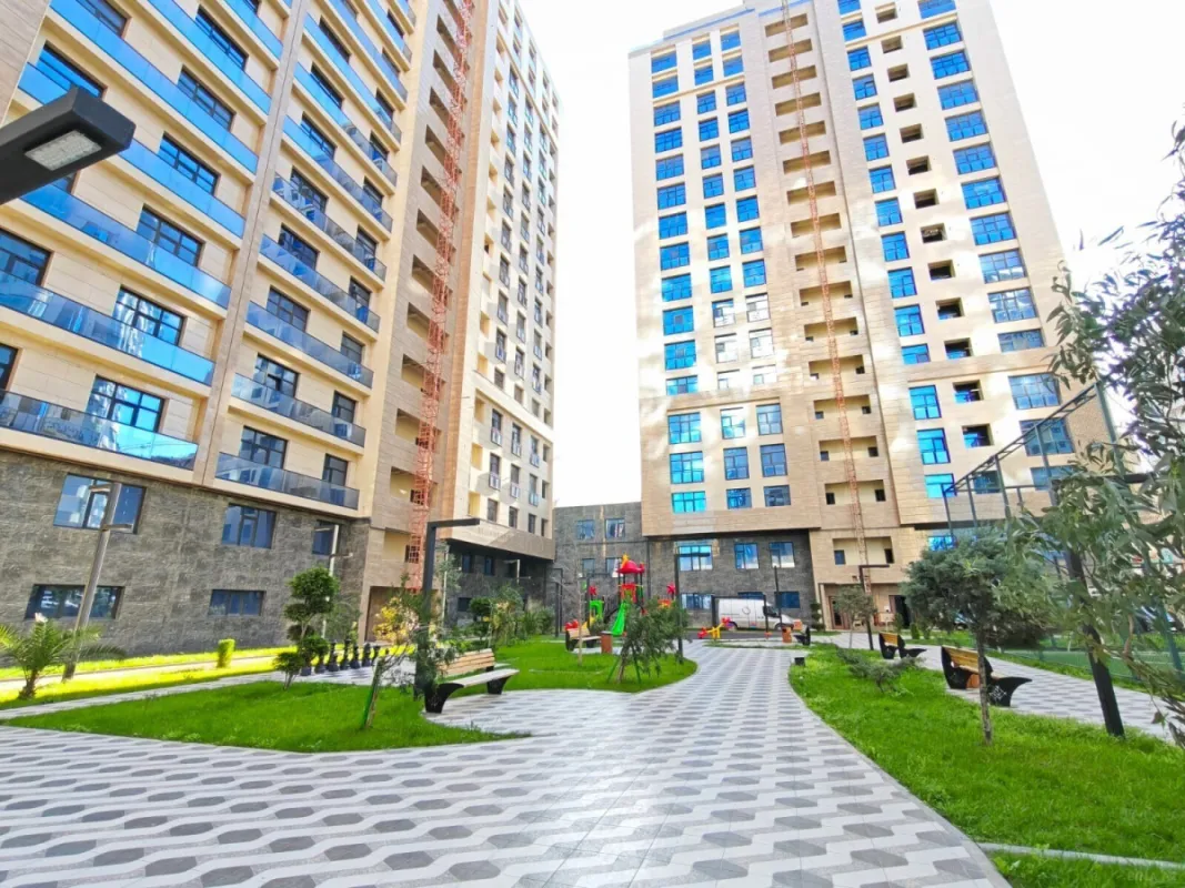 Satılır 3 otaqlı mənzil 130 m²