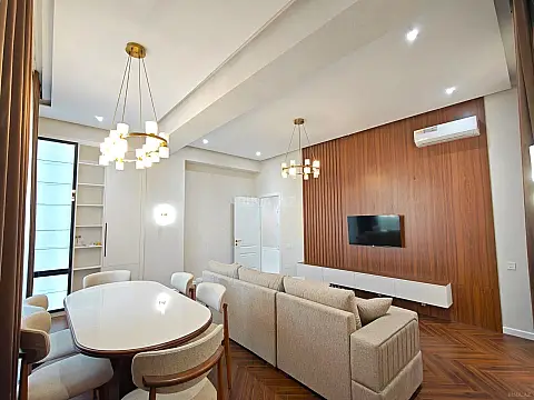 Satılır 3 otaqlı mənzil 130 m²