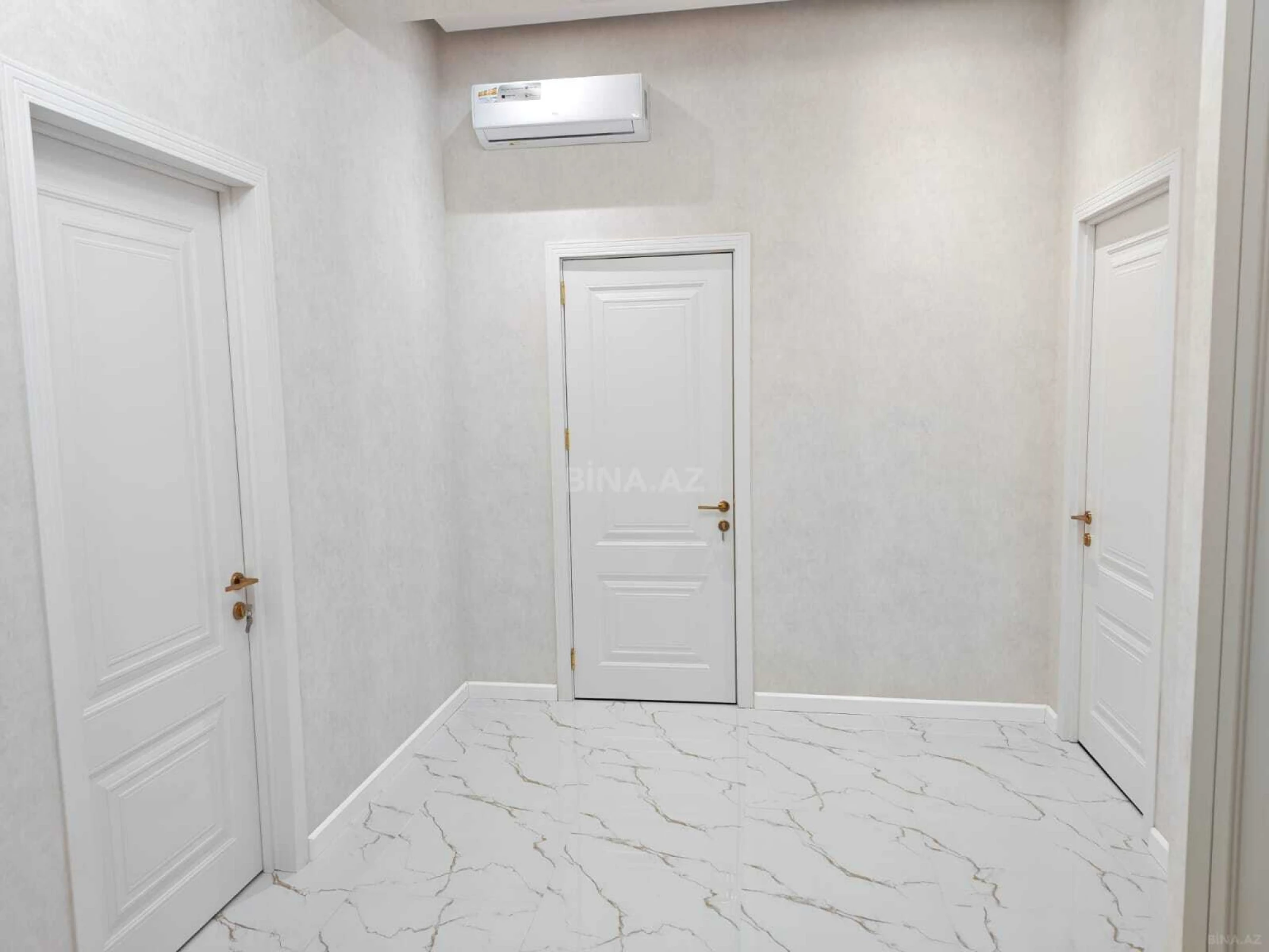 Satılır 3 otaqlı mənzil 130 m²