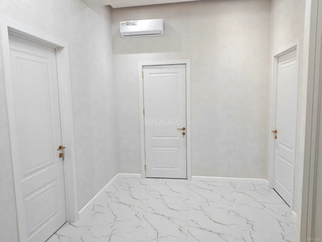 Satılır 3 otaqlı mənzil 130 m²