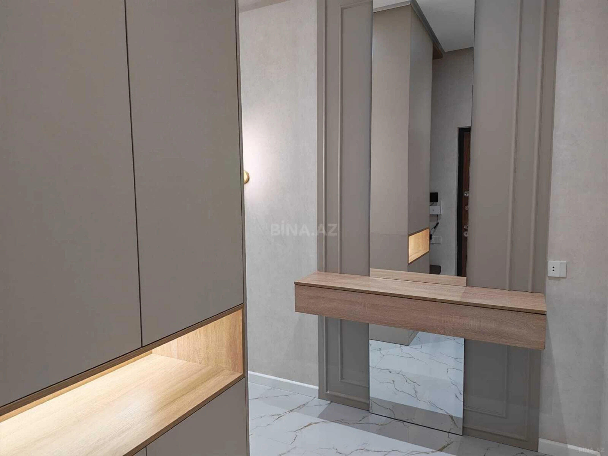 Satılır 3 otaqlı mənzil 130 m²