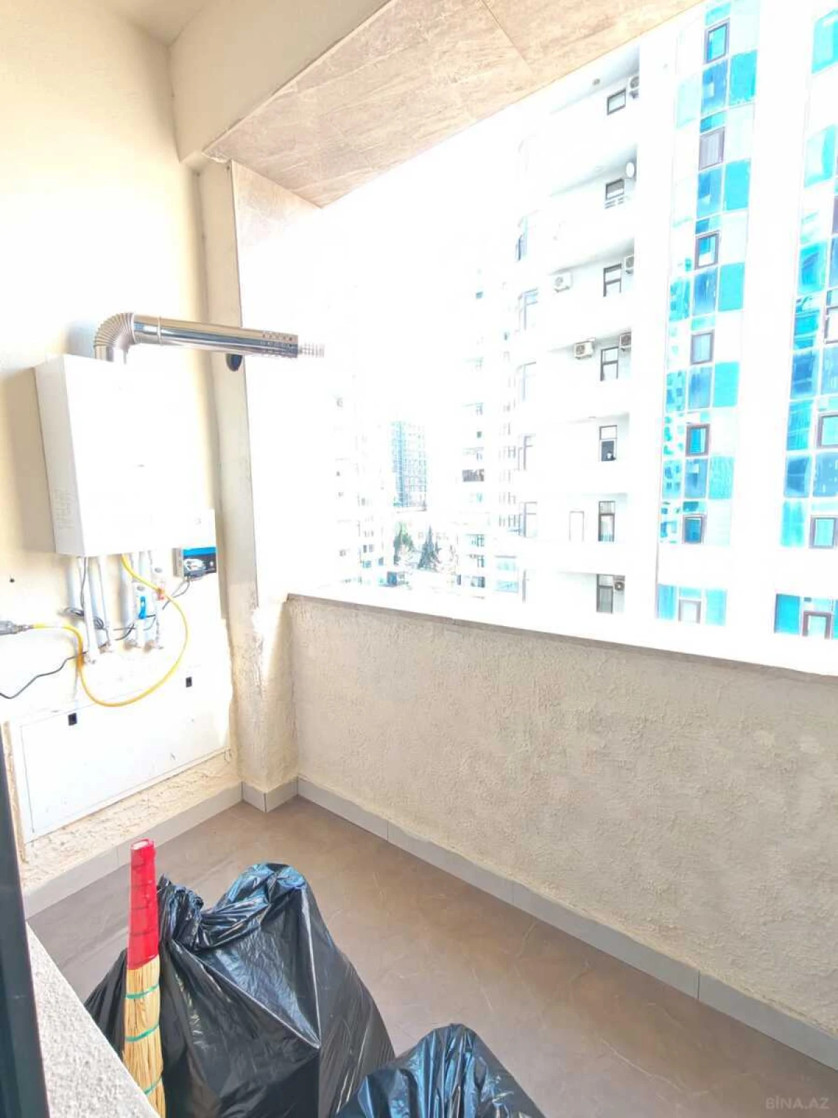 Satılır 3 otaqlı mənzil 130 m²