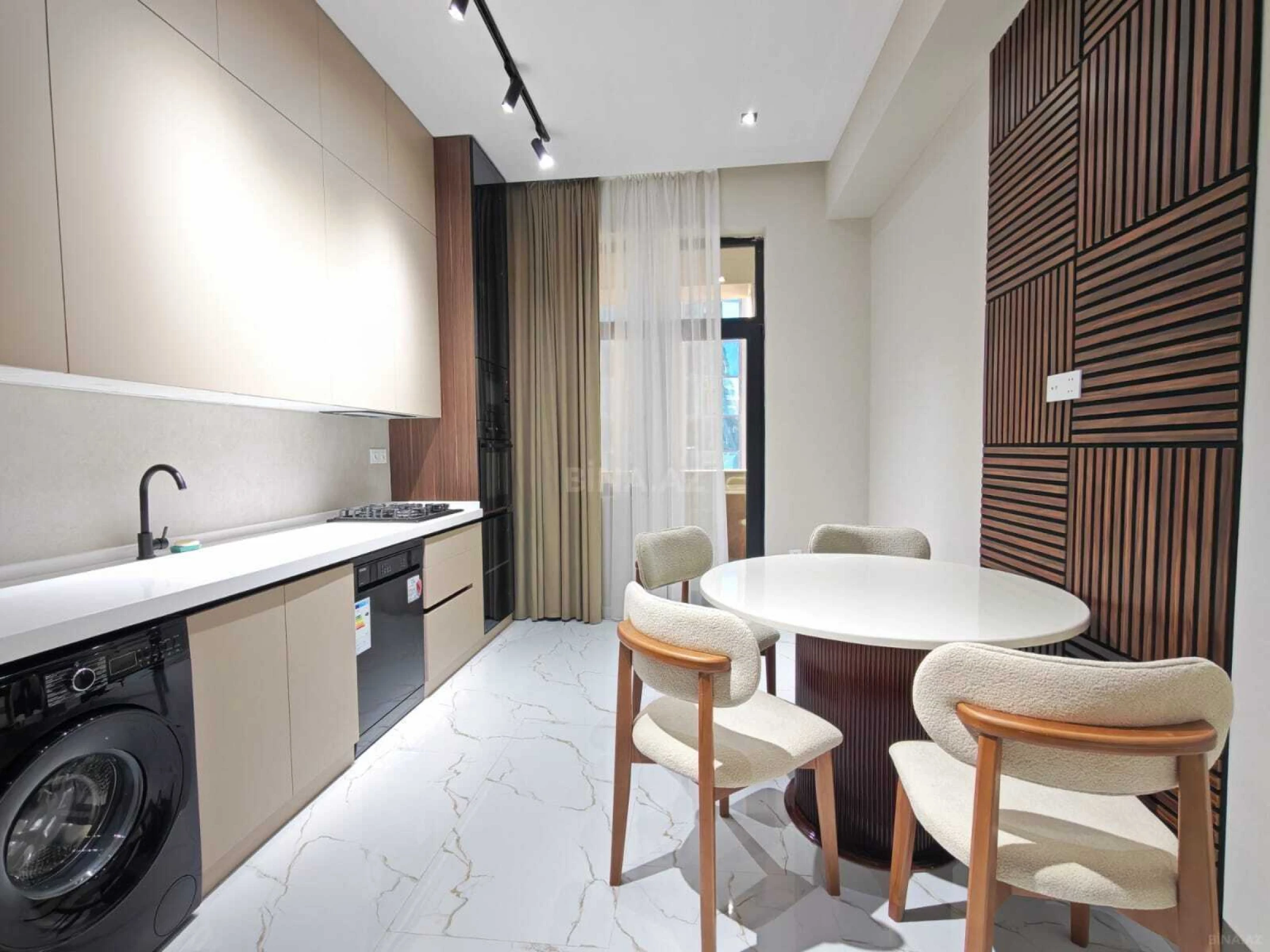 Satılır 3 otaqlı mənzil 130 m²