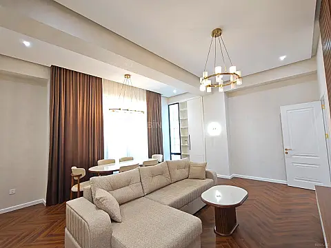 Satılır 3 otaqlı mənzil 130 m²