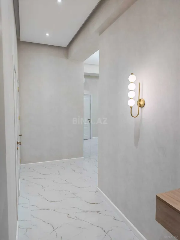 Satılır 3 otaqlı mənzil 130 m²