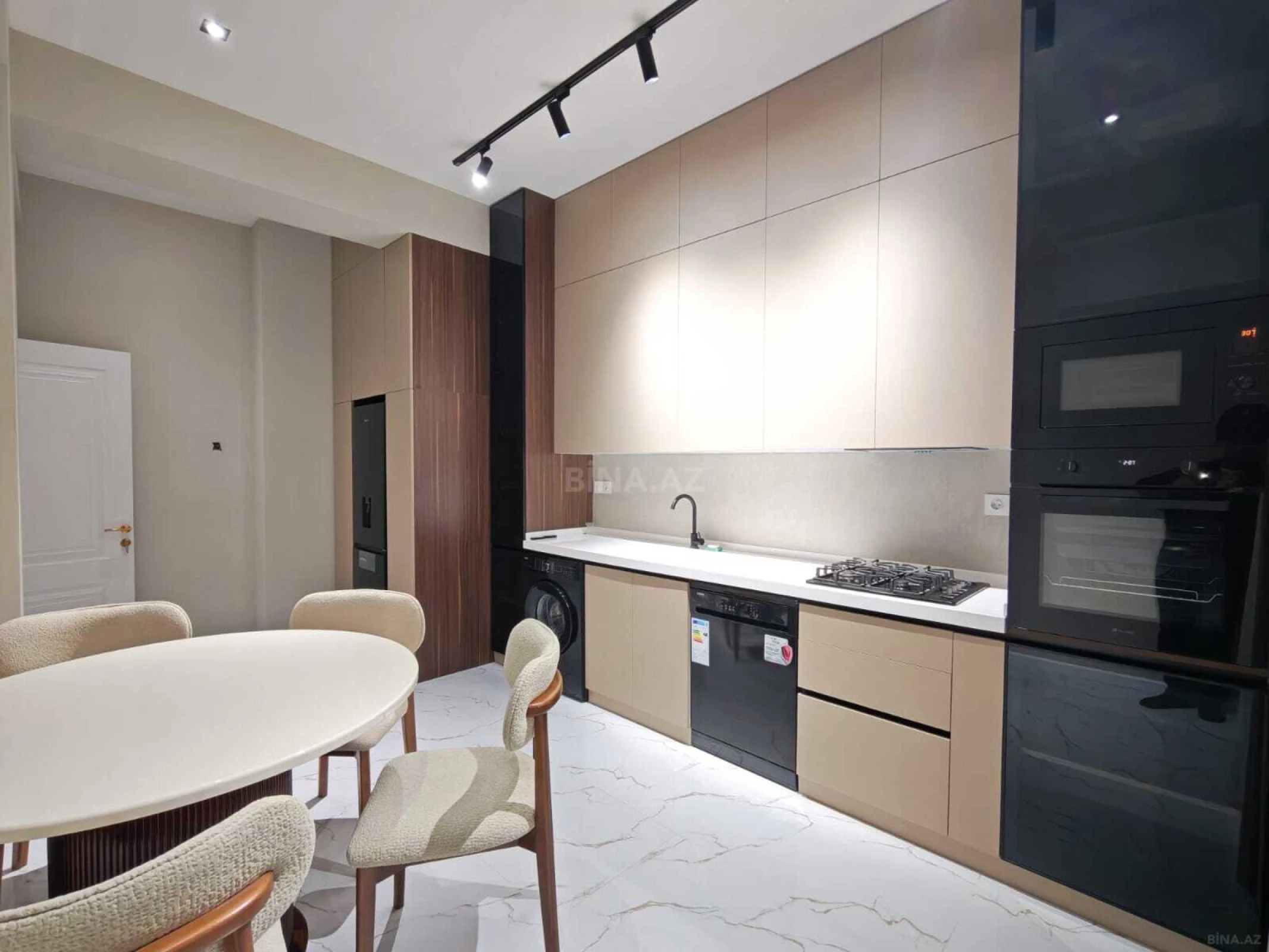 Satılır 3 otaqlı mənzil 130 m²