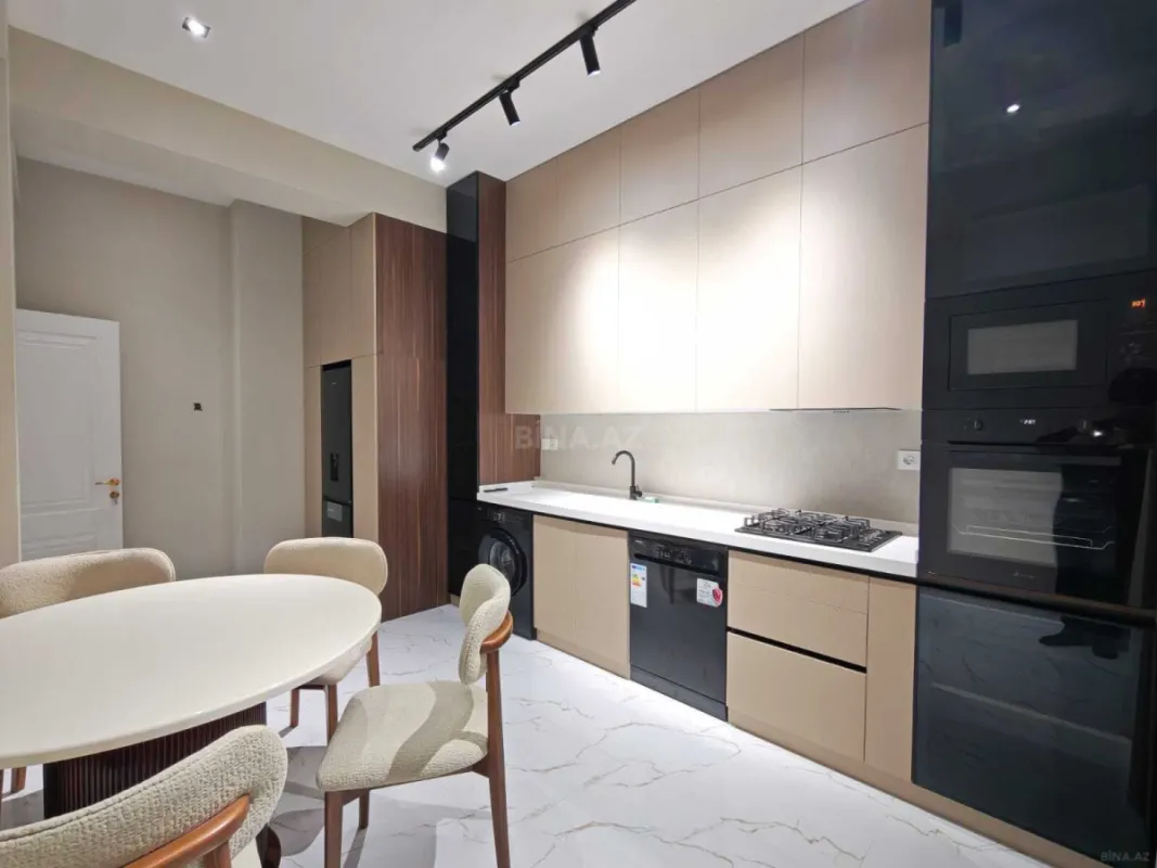 Satılır 3 otaqlı mənzil 130 m²