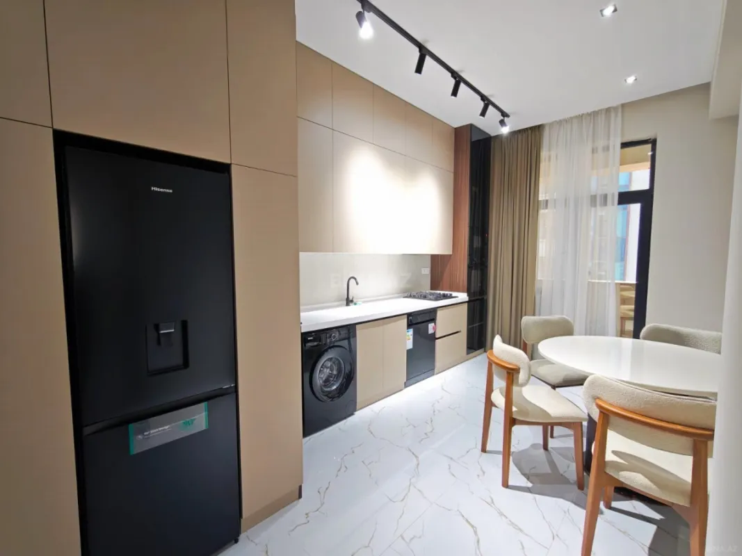 Satılır 3 otaqlı mənzil 130 m²