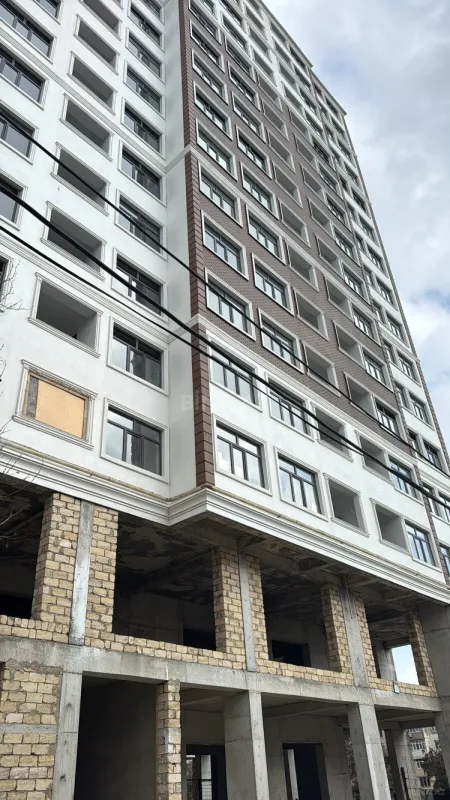 Satılır 2 otaqlı mənzil 78 m²