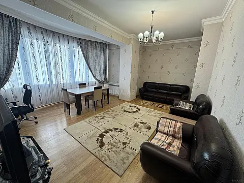 Kirayə verilir 2 otaqlı mənzil 85 m²