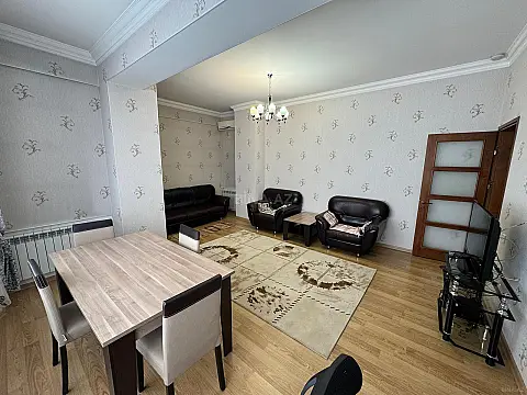 Kirayə verilir 2 otaqlı mənzil 85 m²