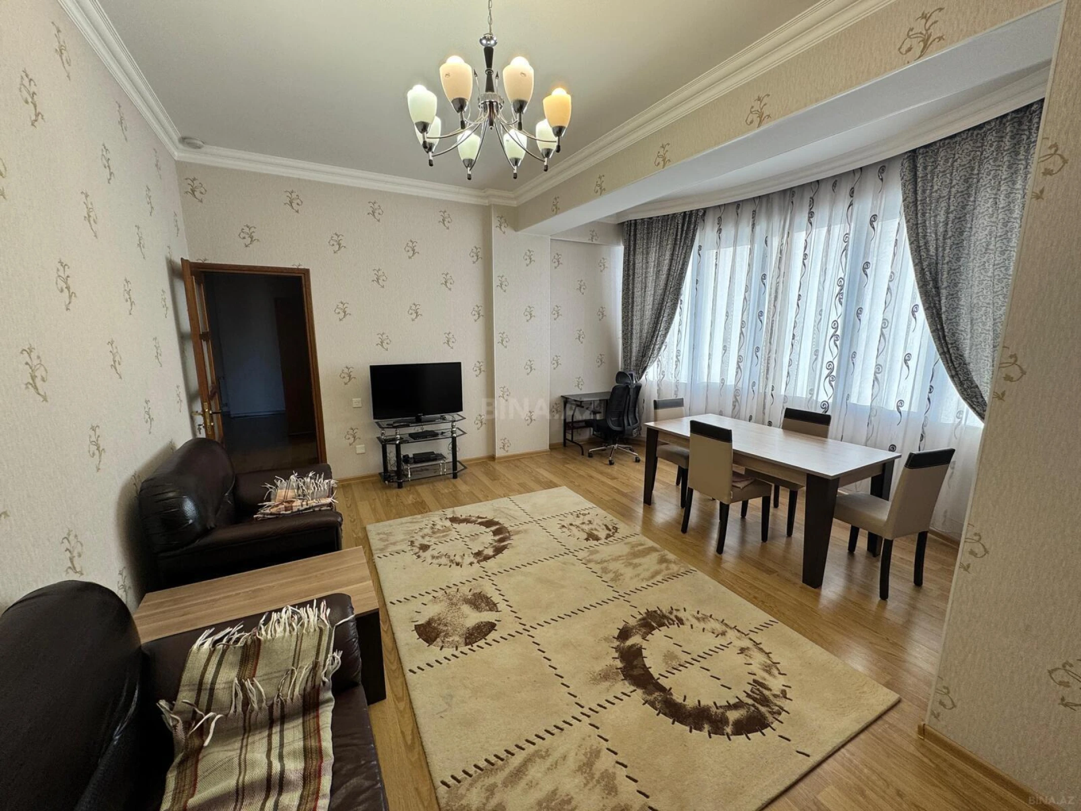 Kirayə verilir 2 otaqlı mənzil 85 m²