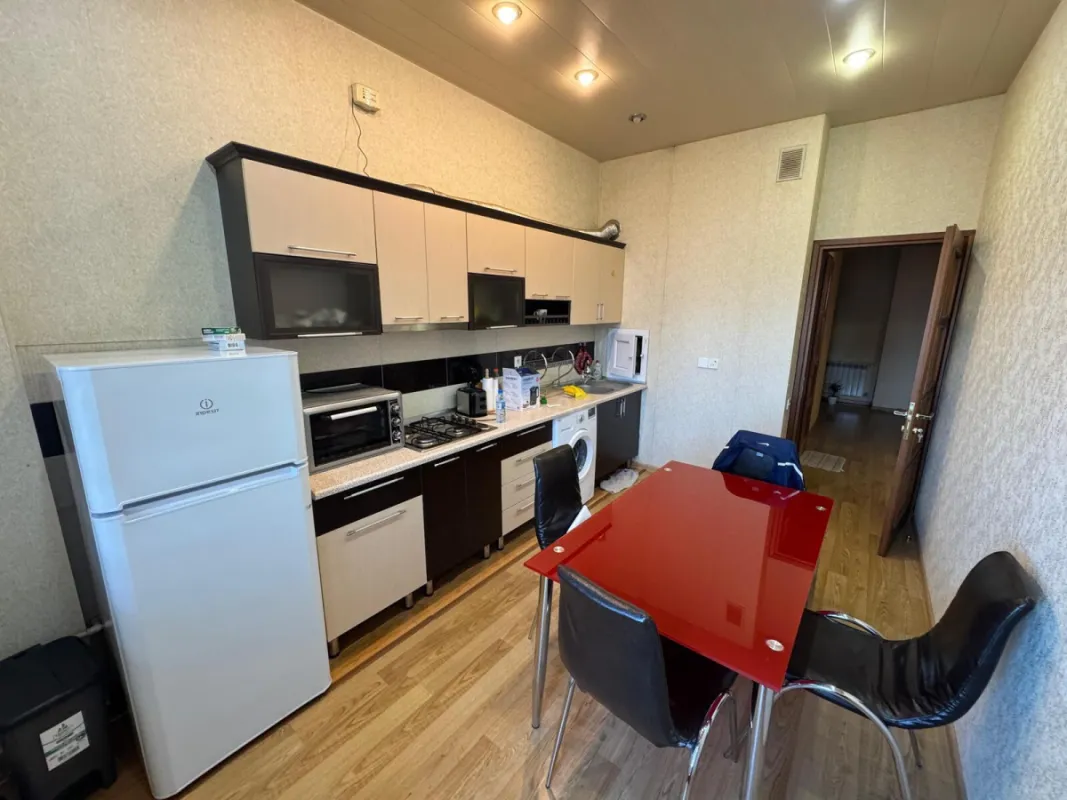 Kirayə verilir 2 otaqlı mənzil 85 m²