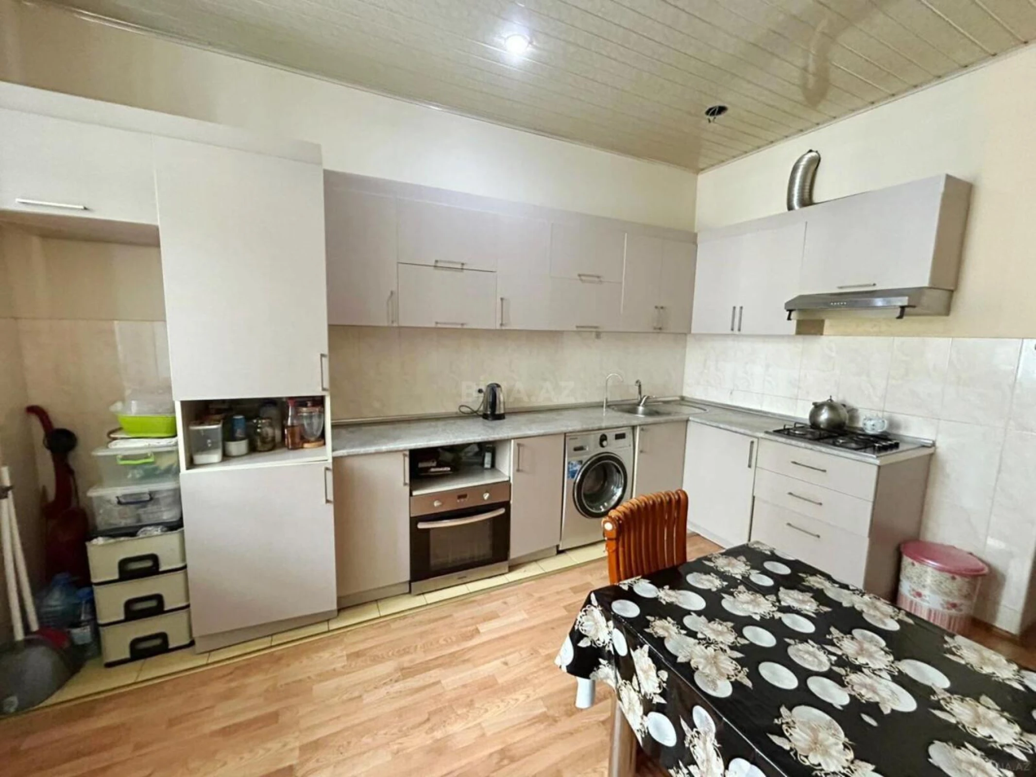 Satılır 3 otaqlı mənzil 125 m²