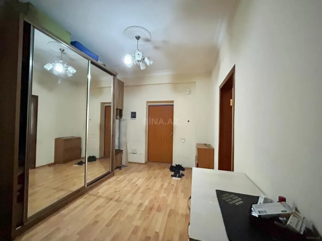 Satılır 3 otaqlı mənzil 125 m²