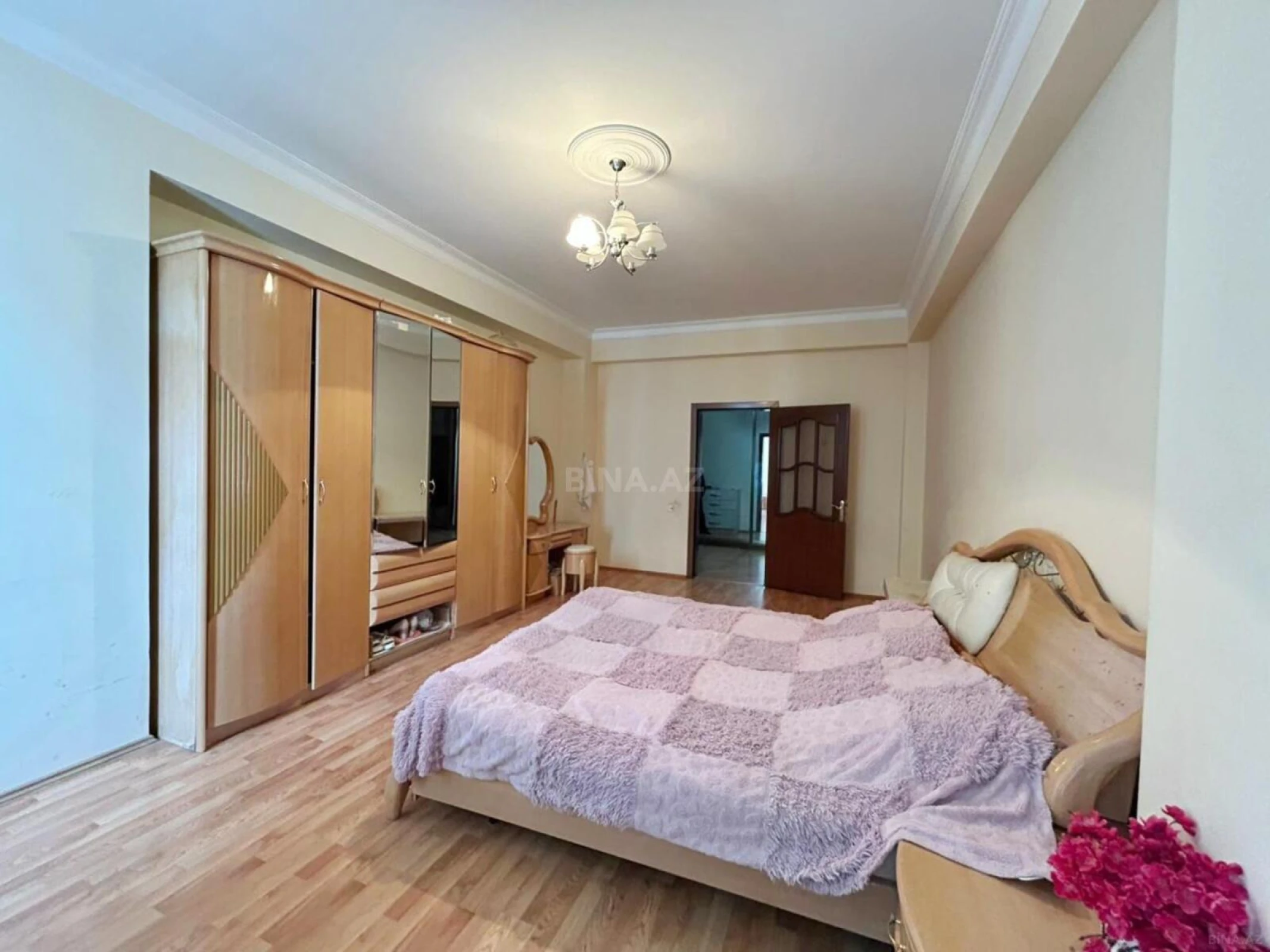 Satılır 3 otaqlı mənzil 125 m²