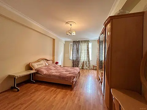 Satılır 3 otaqlı mənzil 125 m²