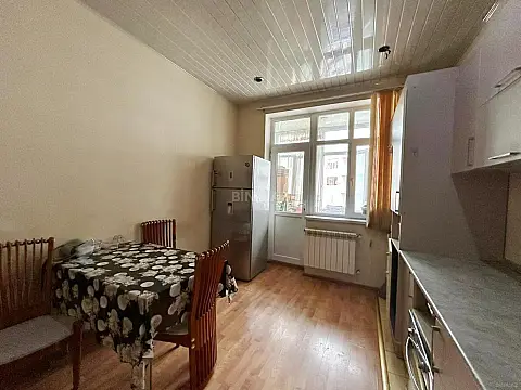 Satılır 3 otaqlı mənzil 125 m²