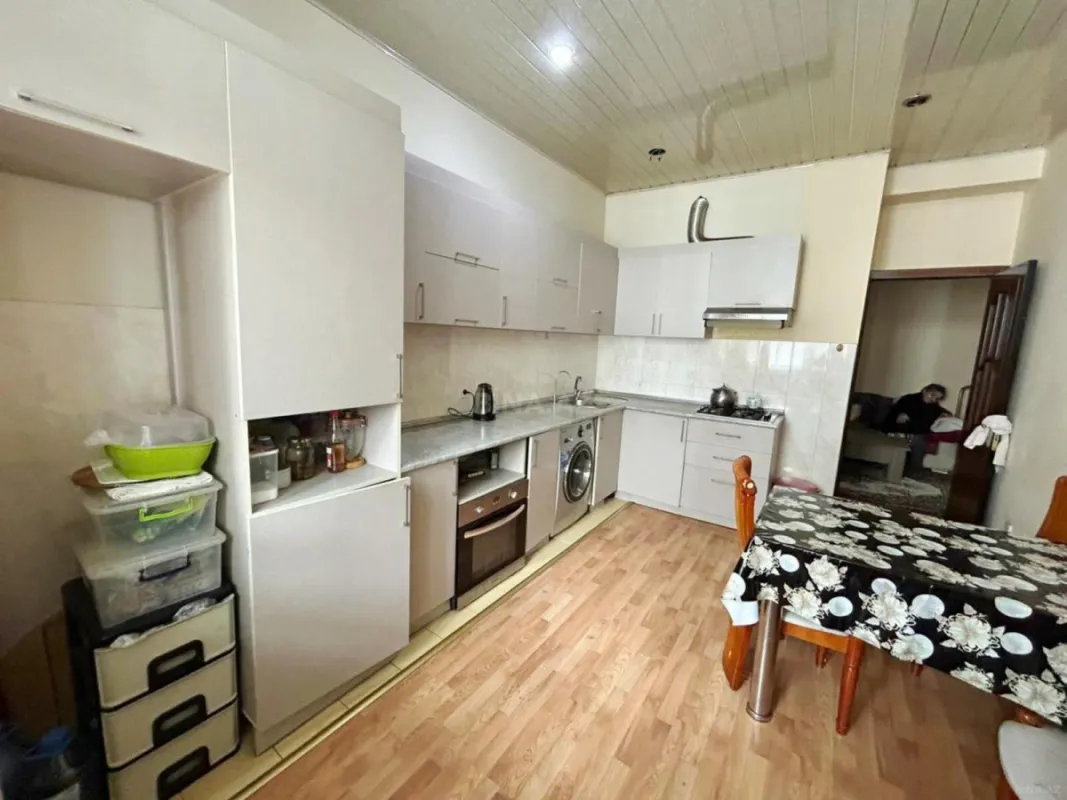 Satılır 3 otaqlı mənzil 125 m²