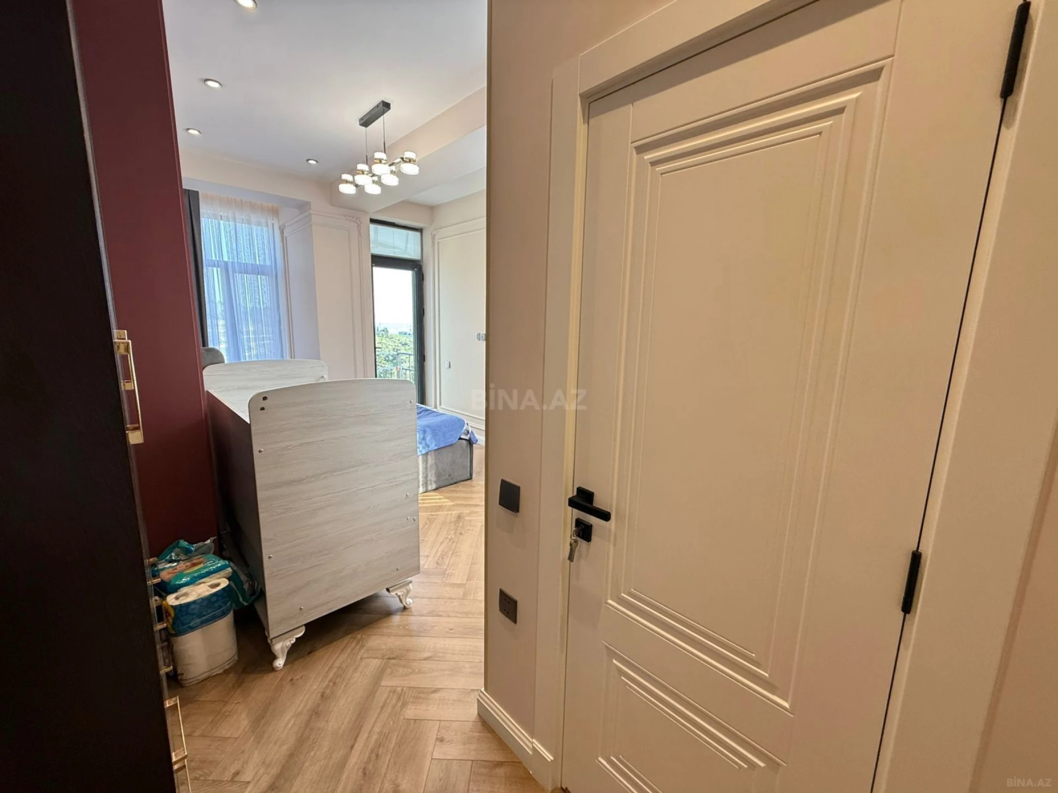 Satılır 4 otaqlı mənzil 131 m²