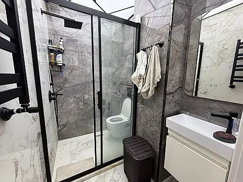 Satılır 4 otaqlı mənzil 131 m²