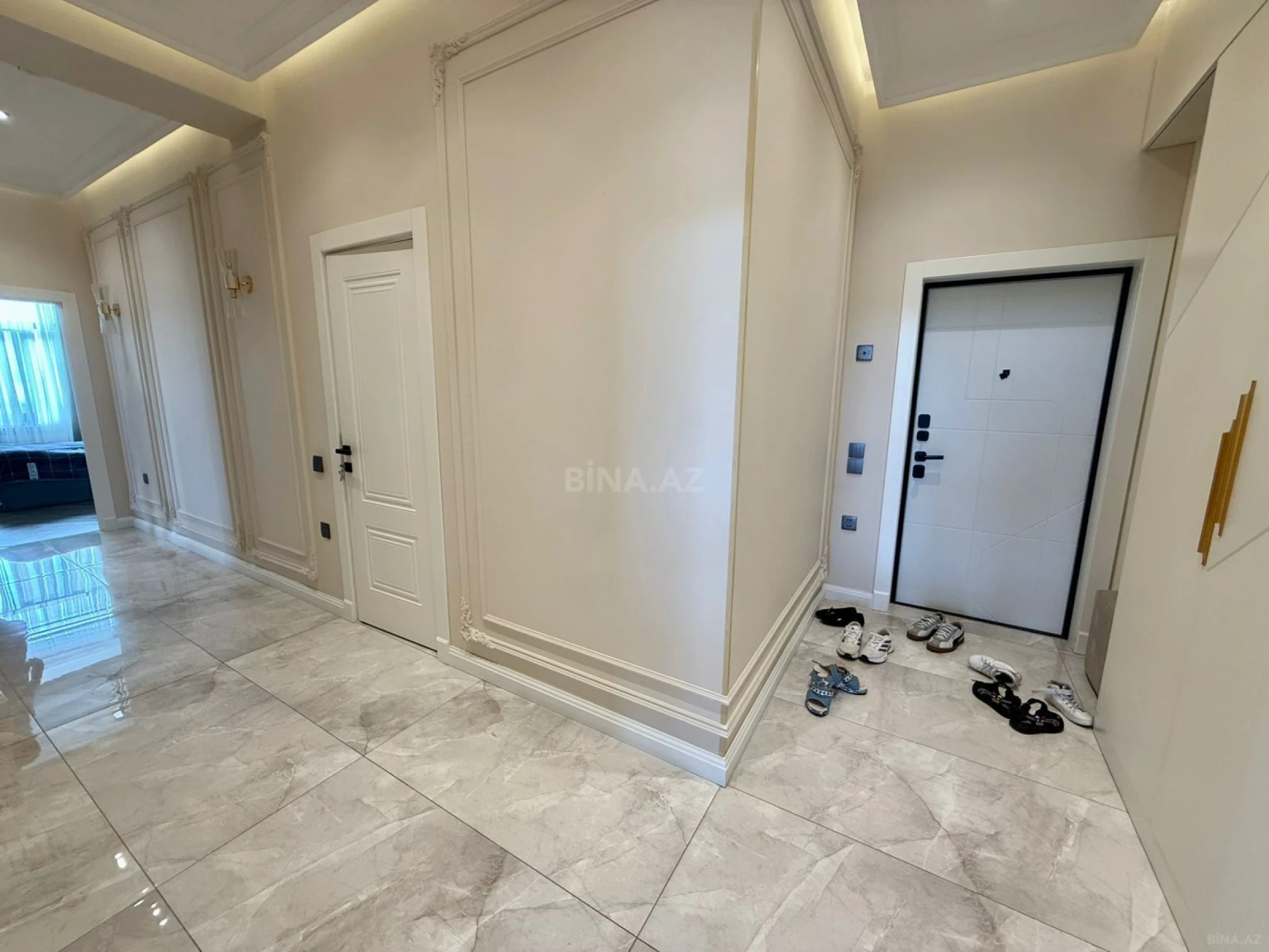 Satılır 4 otaqlı mənzil 131 m²