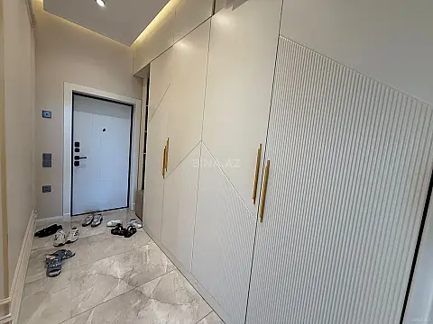 Satılır 4 otaqlı mənzil 131 m²