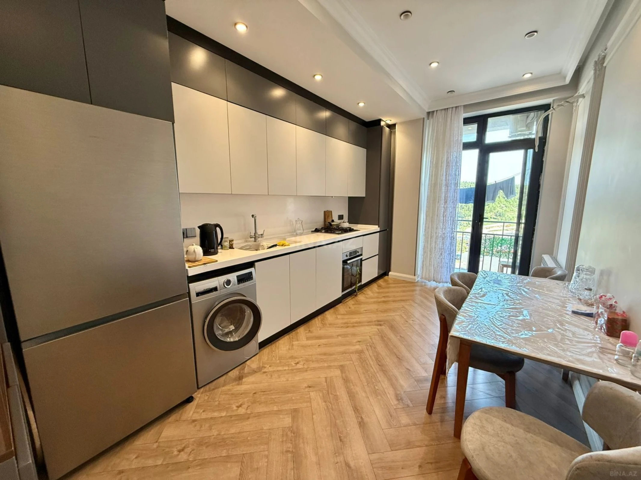 Satılır 4 otaqlı mənzil 131 m²