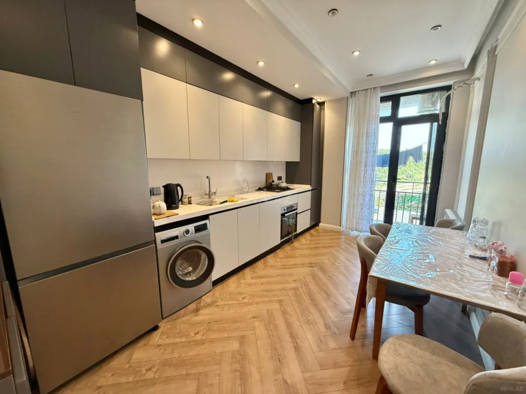 Satılır 4 otaqlı mənzil 131 m²