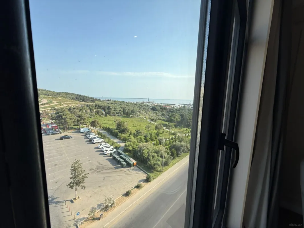 Satılır 4 otaqlı mənzil 131 m²