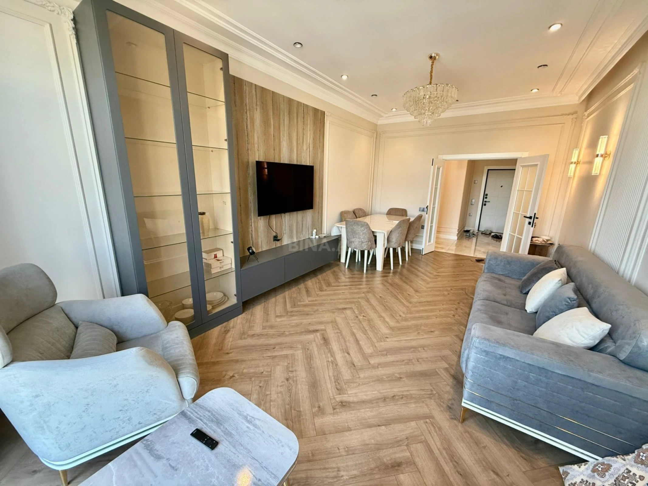 Satılır 4 otaqlı mənzil 131 m²