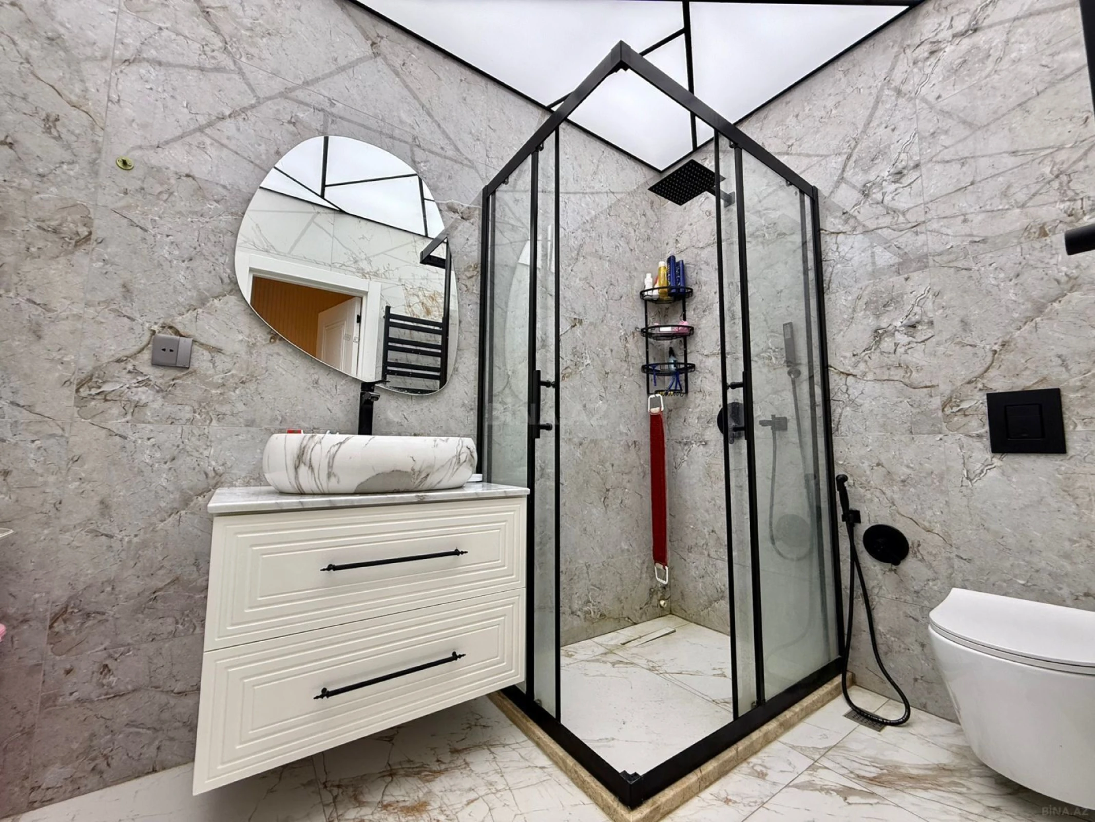 Satılır 4 otaqlı mənzil 131 m²