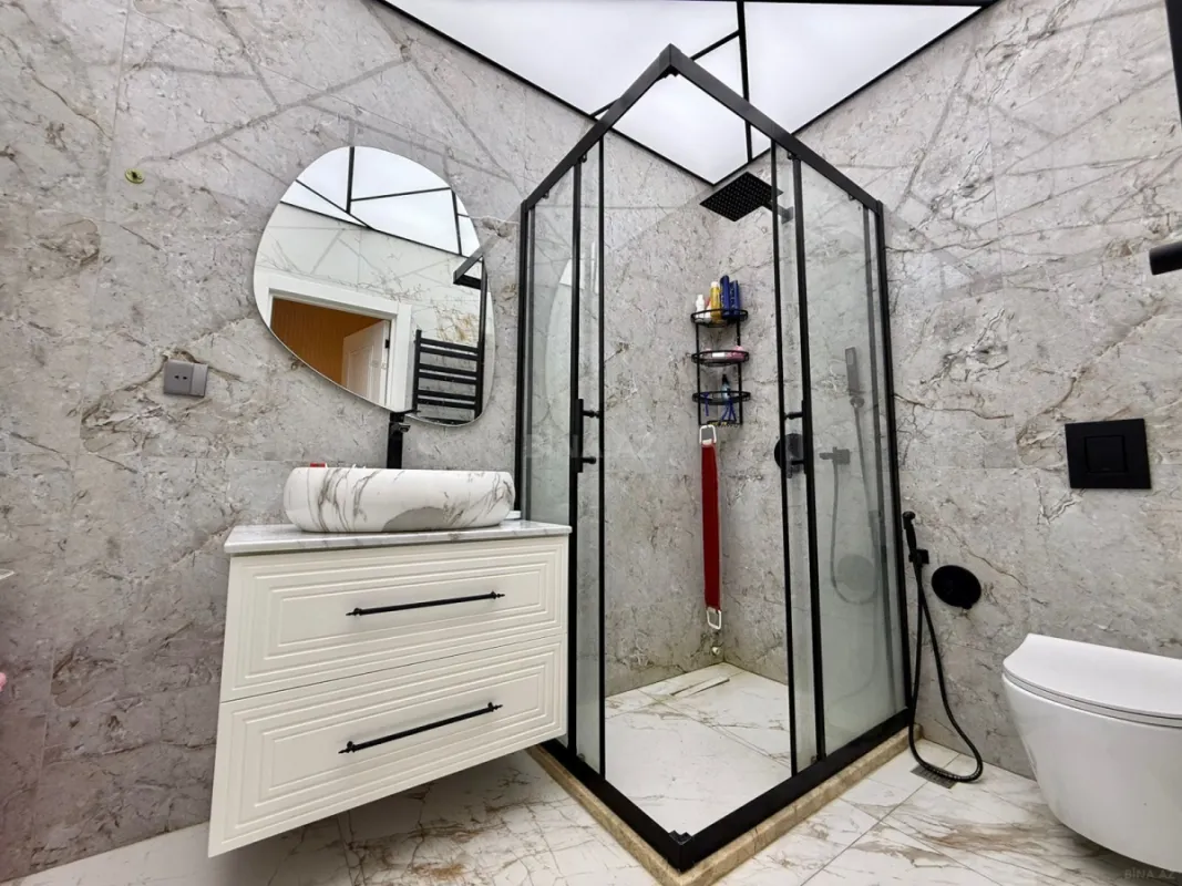 Satılır 4 otaqlı mənzil 131 m²