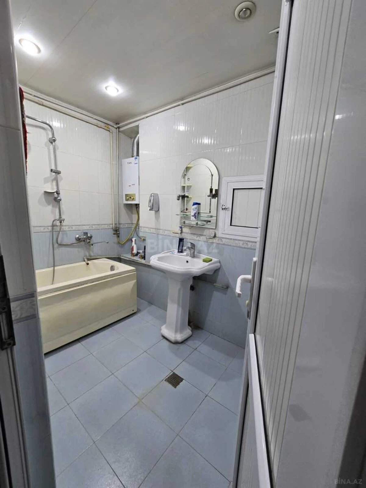 Satılır 3 otaqlı mənzil 105 m²